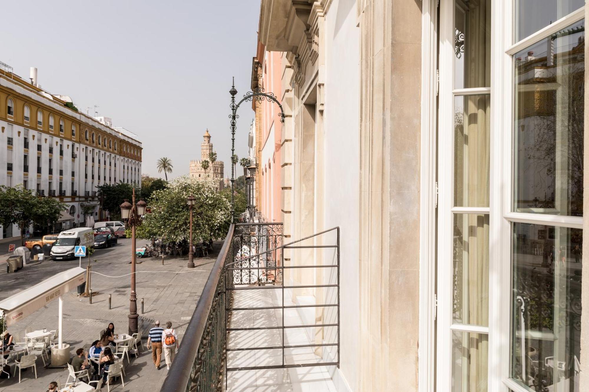 Hotel Tayko Sevilla Bagian luar foto